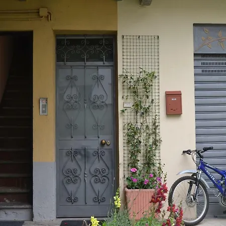 아파트 The Small House