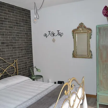 The Small House 아파트
