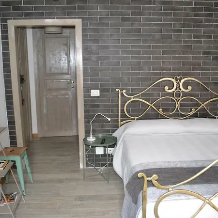 아파트 The Small House *